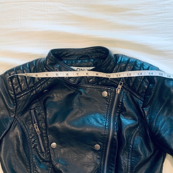🛍 2/$25 ONLY Vegan Leather Moto Jacket - Picture 6 of 14